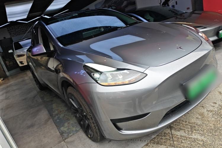 Used Tesla Model Y 2024 Rear-Wheel-Drive Version Front Right 45 Deg