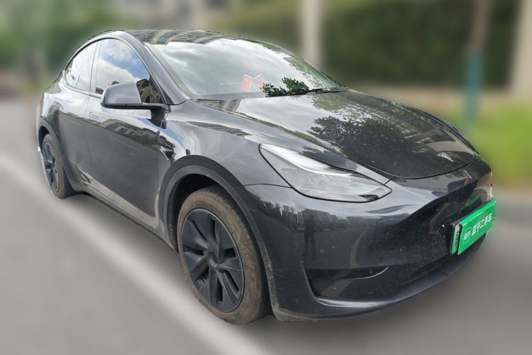 Used Tesla Model Y 2024 Rear-Wheel-Drive Version Front Right 45 Deg