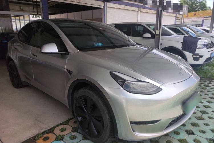 Used Tesla Model Y 2024 Long-Range All-Wheel-Drive Version Front Right 45 Deg