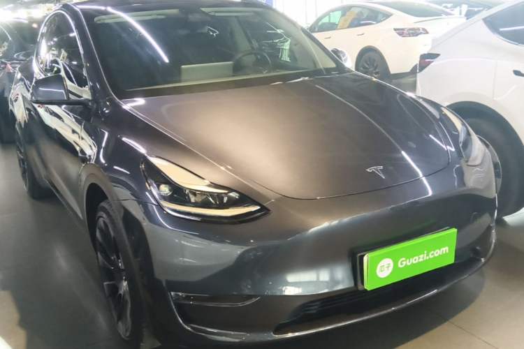 Used Tesla Model Y 2024 Long-Range All-Wheel-Drive Version Front Right 45 Deg