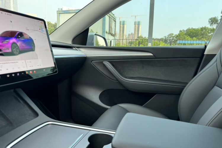 Used Tesla Model Y 2024 Rear-Wheel-Drive Version Interior 1
