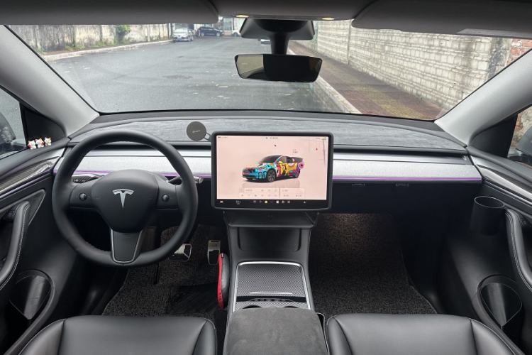 Used Tesla Model Y 2024 Long-Range All-Wheel-Drive Version Interior 1