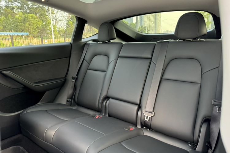 Used Tesla Model Y 2024 Rear-Wheel-Drive Version Interior 10