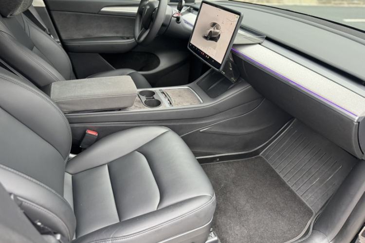 Used Tesla Model Y 2024 Rear-Wheel-Drive Version Interior 2