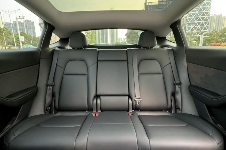 Used Tesla Model Y 2024 Rear-Wheel-Drive Version Interior 2
