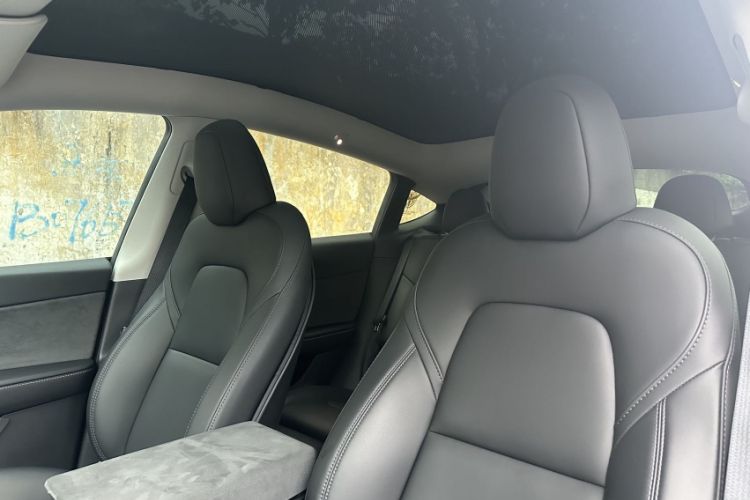 Used Tesla Model Y 2024 Long-Range All-Wheel-Drive Version Interior 2