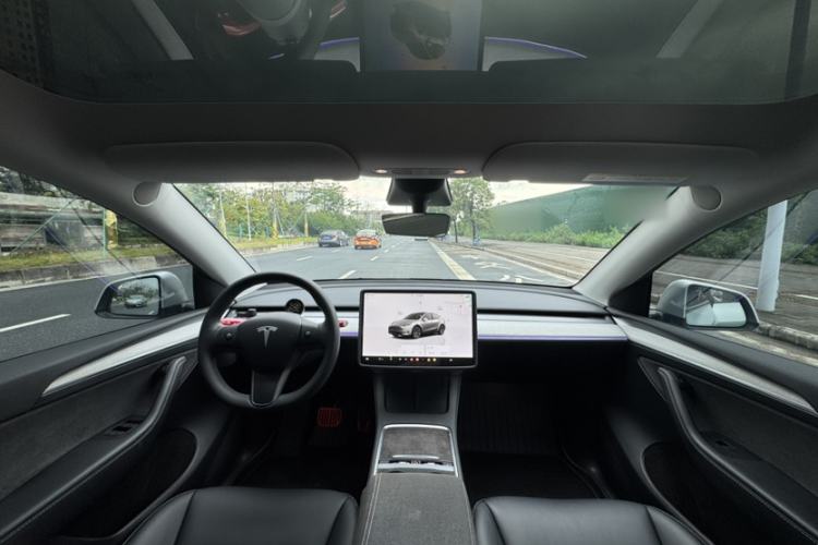 Used Tesla Model Y 2024 Rear-Wheel-Drive Version Interior 3