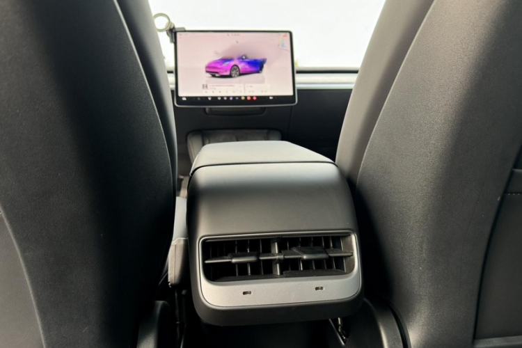 Used Tesla Model Y 2024 Rear-Wheel-Drive Version Interior 3