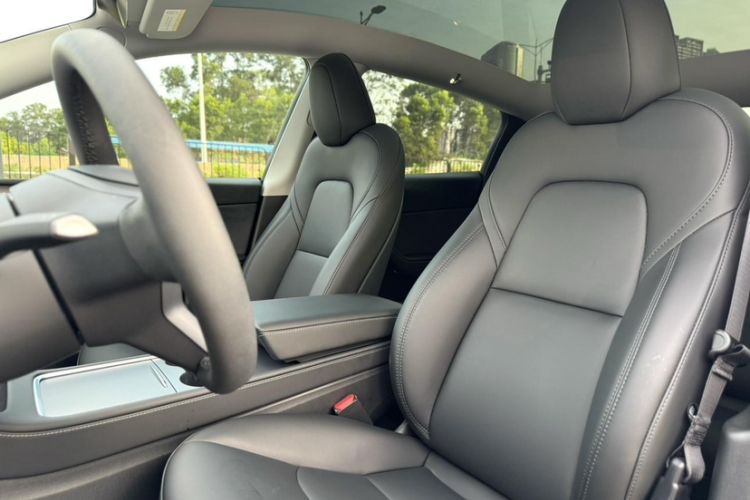 Used Tesla Model Y 2024 Rear-Wheel-Drive Version Interior 4