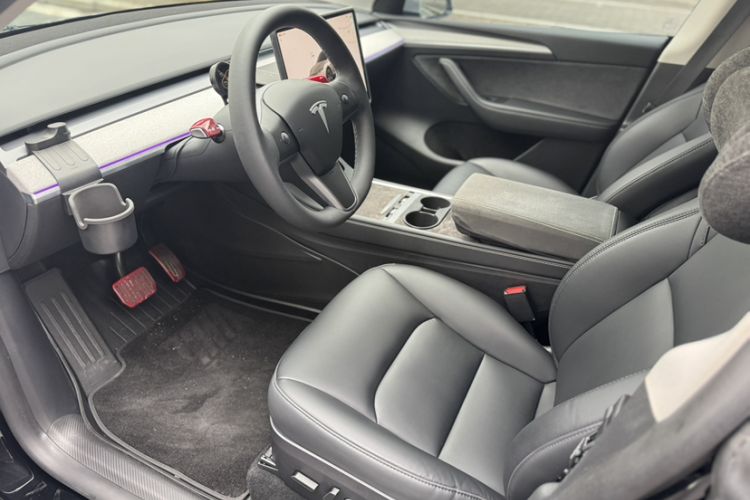 Used Tesla Model Y 2024 Rear-Wheel-Drive Version Interior 5
