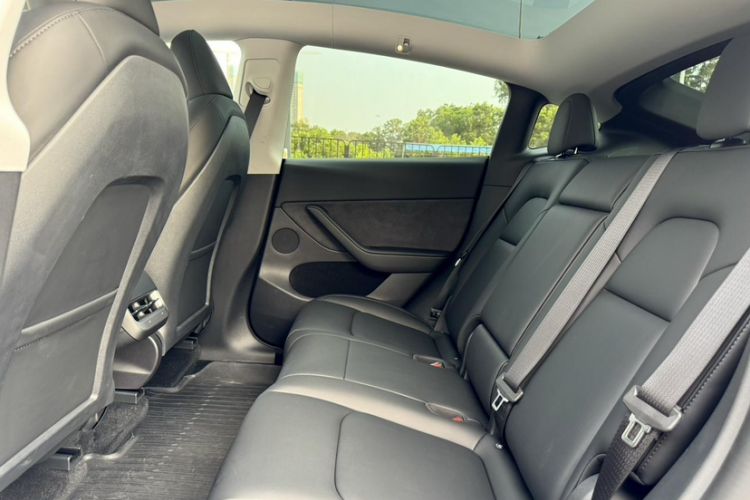 Used Tesla Model Y 2024 Rear-Wheel-Drive Version Interior 8