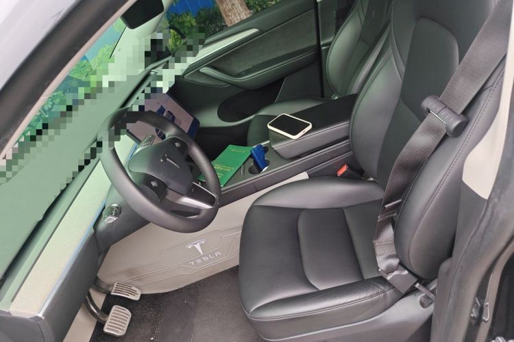Used Tesla Model Y 2024 Long-Range All-Wheel-Drive Version Left Front Seat