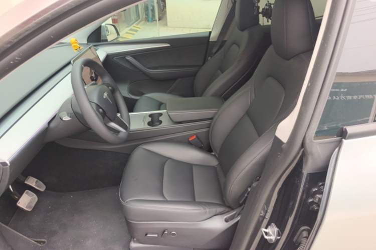 Used Tesla Model Y 2024 Long-Range All-Wheel-Drive Version Left Front Seat