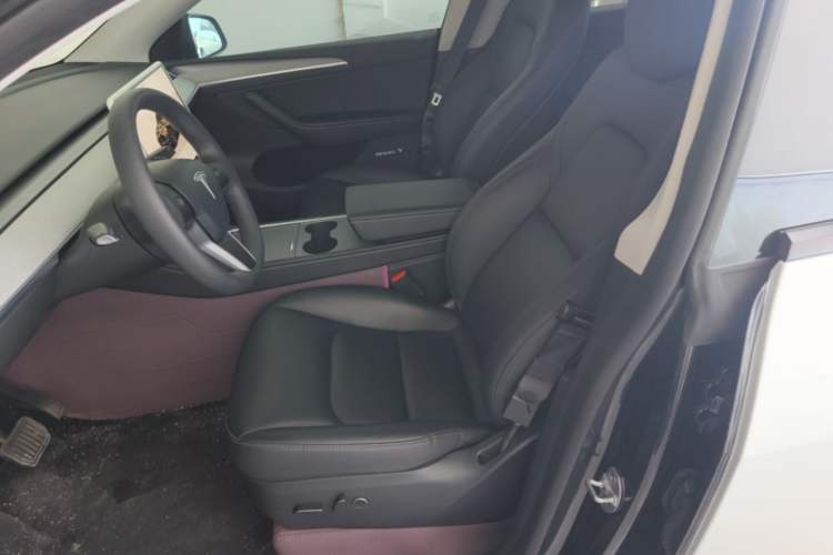 Used Tesla Model Y 2024 Long-Range All-Wheel-Drive Version Left Front Seat