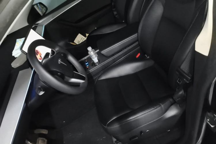 Used Tesla Model Y 2024 Long-Range All-Wheel-Drive Version Left Front Seat