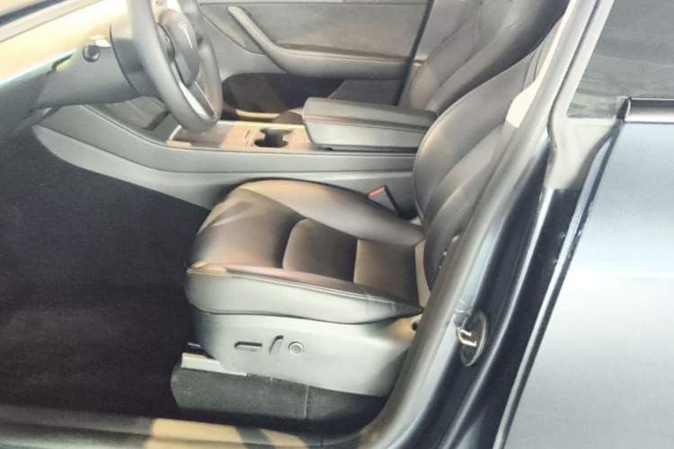 Used Tesla Model Y 2024 Long-Range All-Wheel-Drive Version Left Front Seat
