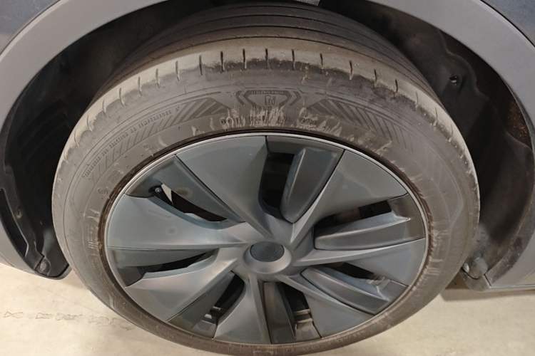 Used Tesla Model Y 2024 Rear-Wheel-Drive Version Left Front Wheel Hub