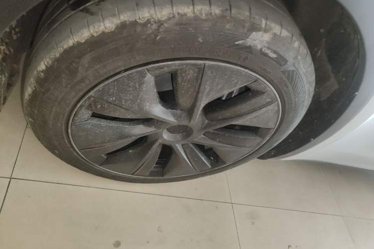 Used Tesla Model Y 2024 Rear-Wheel-Drive Version Left Front Wheel Hub