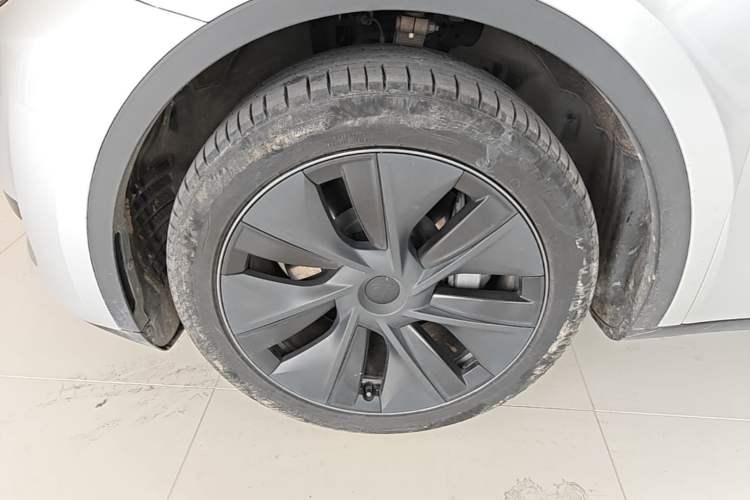 Used Tesla Model Y 2024 Rear-Wheel-Drive Version Left Front Wheel Hub