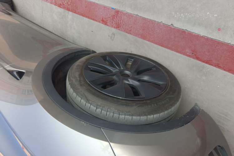 Used Tesla Model Y 2024 Rear-Wheel-Drive Version Left Front Wheel Hub