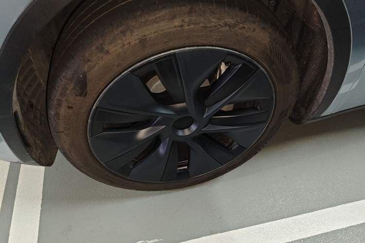 Used Tesla Model Y 2024 Rear-Wheel-Drive Version Left Front Wheel Hub
