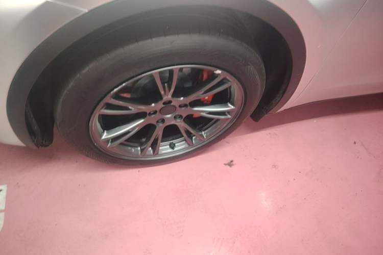 Used Tesla Model Y 2024 Rear-Wheel-Drive Version Left Front Wheel Hub
