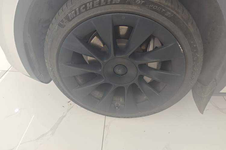 Used Tesla Model Y 2024 Rear-Wheel-Drive Version Left Front Wheel Hub