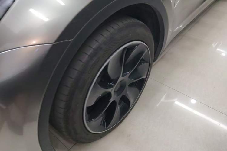 Used Tesla Model Y 2024 Rear-Wheel-Drive Version Left Front Wheel Hub