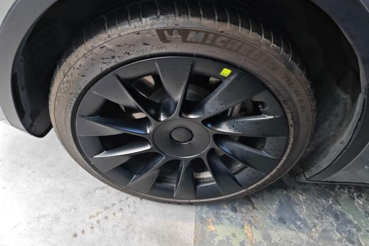 Used Tesla Model Y 2024 Rear-Wheel-Drive Version Left Front Wheel Hub