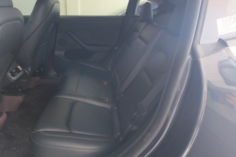 Used Tesla Model Y 2024 Long-Range All-Wheel-Drive Version Left Rear Seat