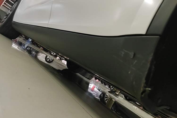 Used Tesla Model Y 2024 Rear-Wheel-Drive Version Left Side Sill