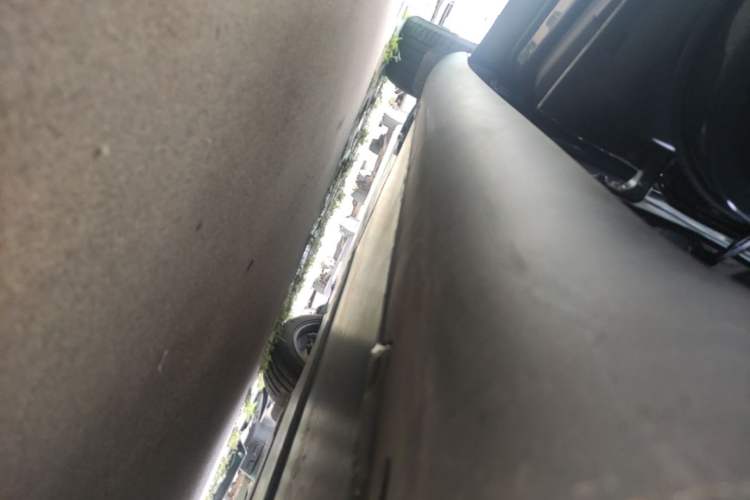 Used Tesla Model Y 2024 Long-Range All-Wheel-Drive Version Left Side Sill