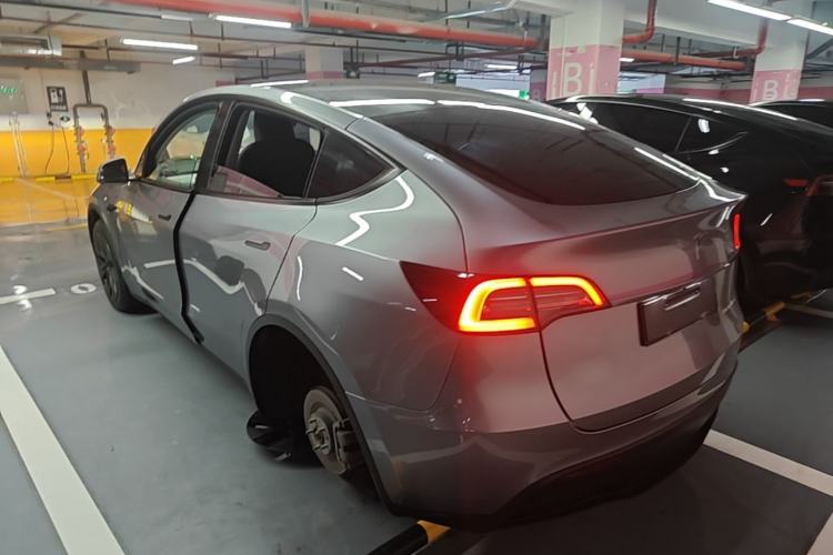 Used Tesla Model Y 2024 Rear-Wheel-Drive Version Rear Left 45 Deg