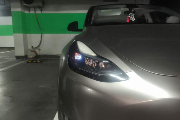 Used Tesla Model Y 2024 Long-Range All-Wheel-Drive Version Right Front Headlight