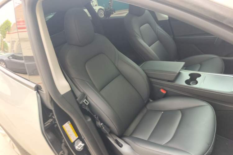 Used Tesla Model Y 2024 Long-Range All-Wheel-Drive Version Right Front Seat