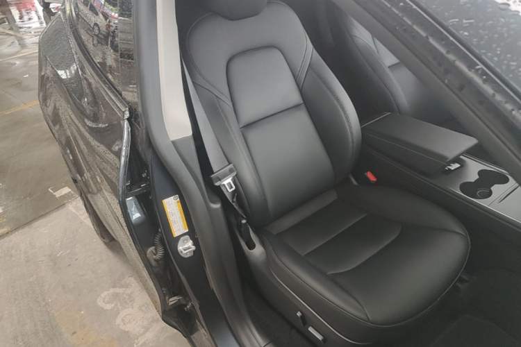 Used Tesla Model Y 2024 Rear-Wheel-Drive Version Right Front Seat