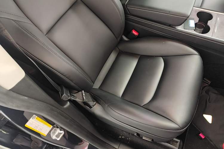 Used Tesla Model Y 2024 Rear-Wheel-Drive Version Right Front Seat