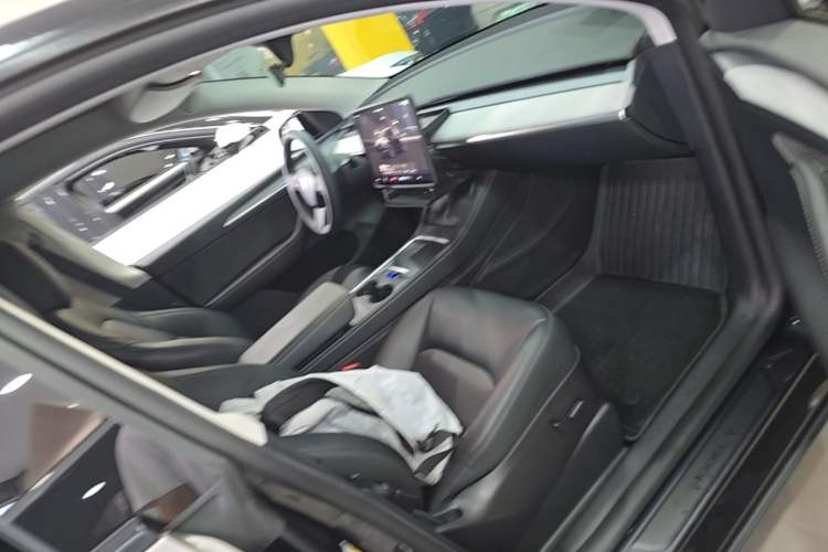 Used Tesla Model Y 2024 Rear-Wheel-Drive Version Right Front Seat