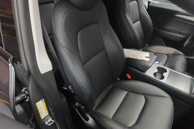 Used Tesla Model Y 2024 Rear-Wheel-Drive Version Right Front Seat