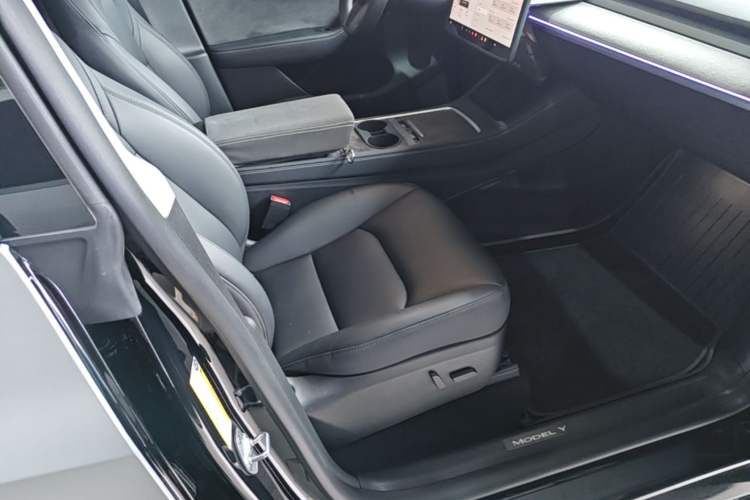 Used Tesla Model Y 2024 Rear-Wheel-Drive Version Right Front Seat