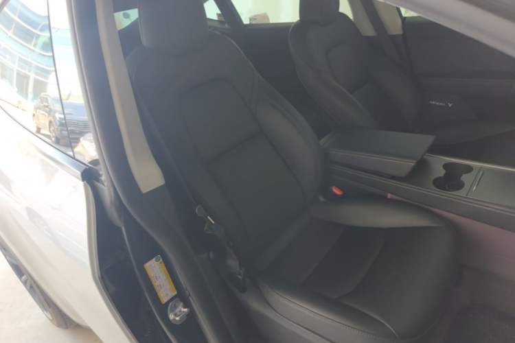 Used Tesla Model Y 2024 Long-Range All-Wheel-Drive Version Right Front Seat