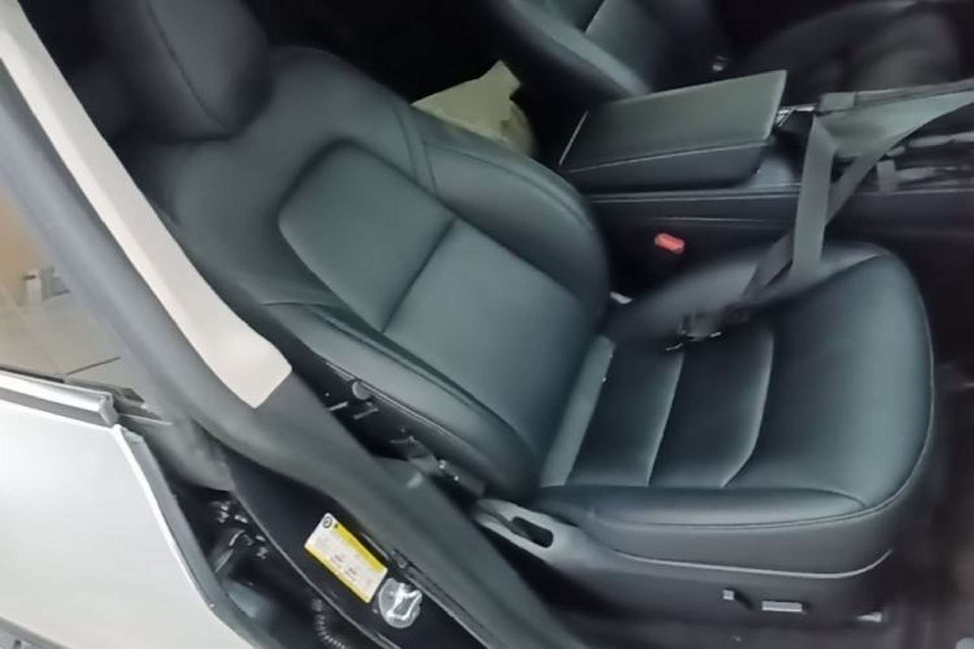 Used Tesla Model Y 2024 Rear-Wheel-Drive Version Right Front Seat