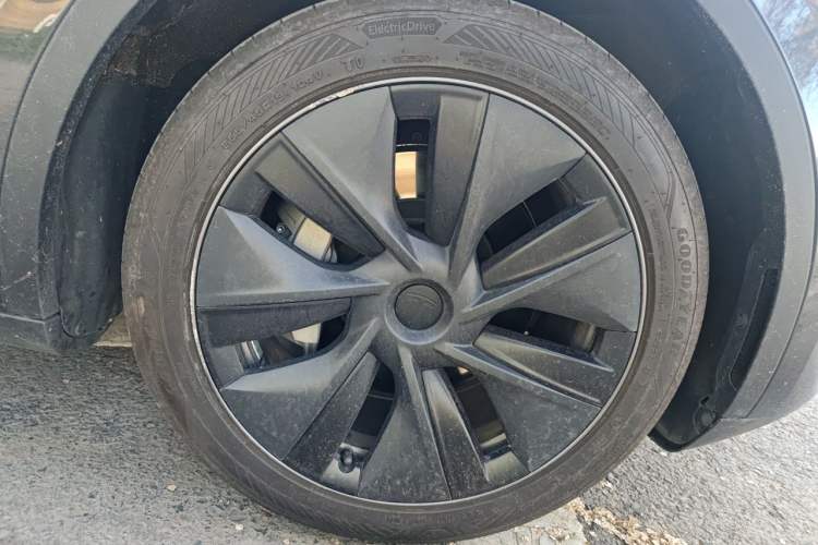 Used Tesla Model Y 2024 Rear-Wheel-Drive Version Right Front Wheel Hub