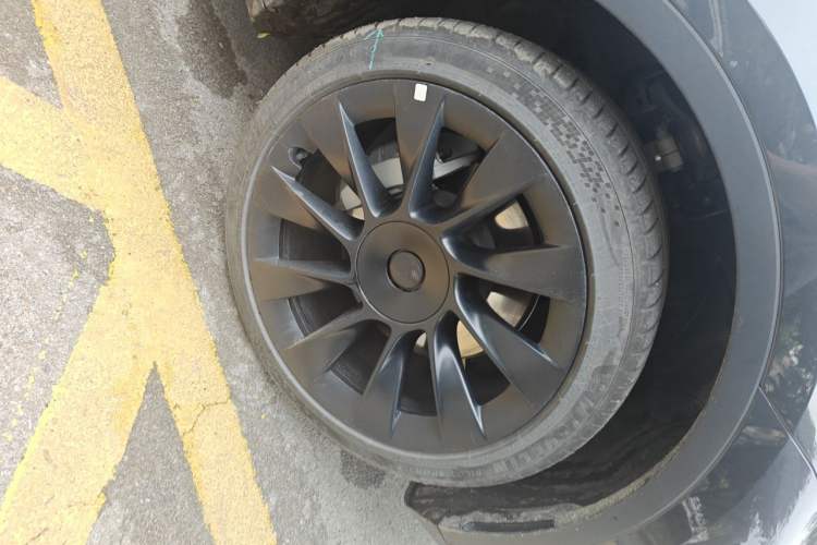 Used Tesla Model Y 2024 Rear-Wheel-Drive Version Right Front Wheel Hub