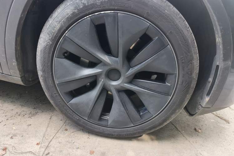 Used Tesla Model Y 2024 Rear-Wheel-Drive Version Right Front Wheel Hub