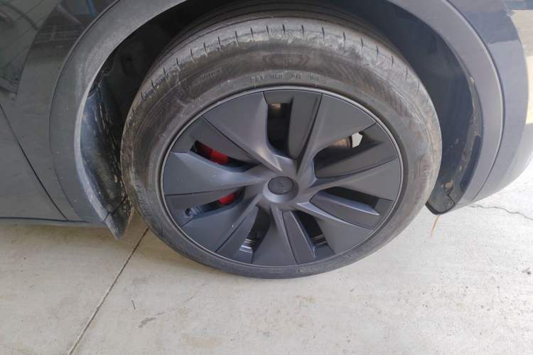 Used Tesla Model Y 2024 Rear-Wheel-Drive Version Right Front Wheel Hub