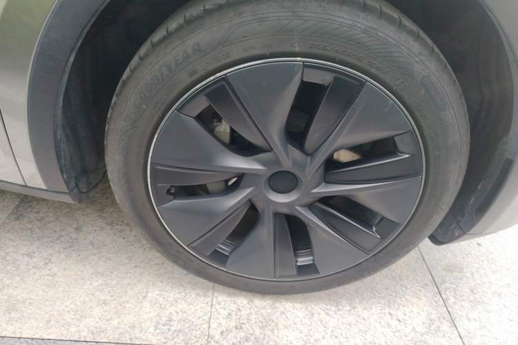 Used Tesla Model Y 2024 Rear-Wheel-Drive Version Right Front Wheel Hub