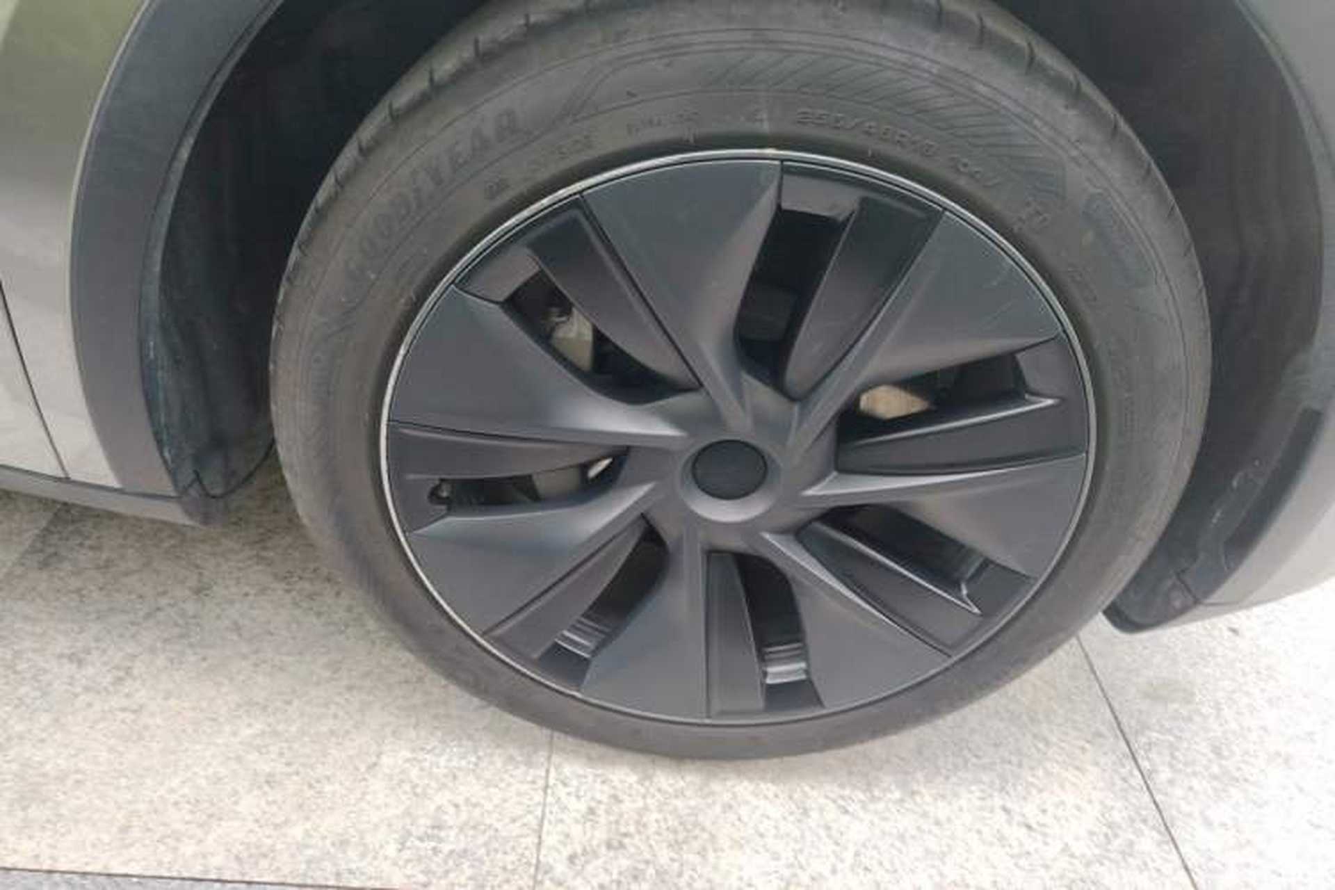 Used Tesla Model Y 2024 Rear-Wheel-Drive Version Right Front Wheel Hub