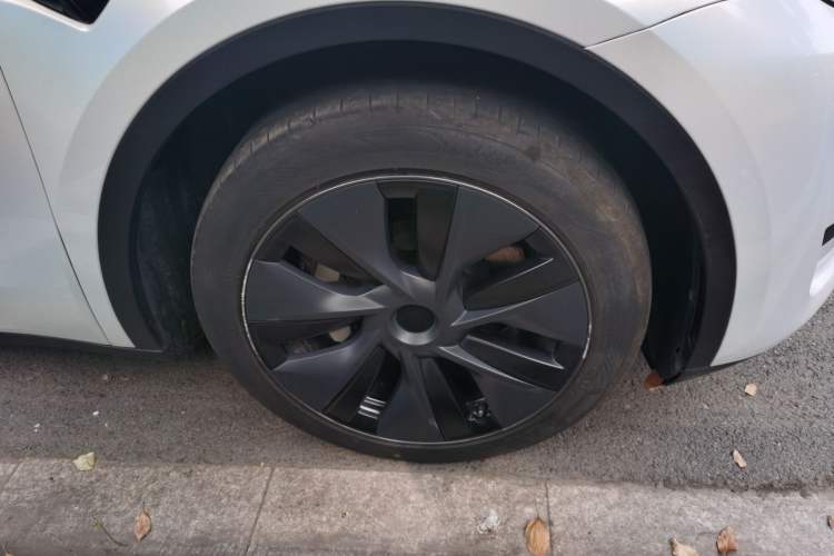 Used Tesla Model Y 2024 Rear-Wheel-Drive Version Right Front Wheel Hub