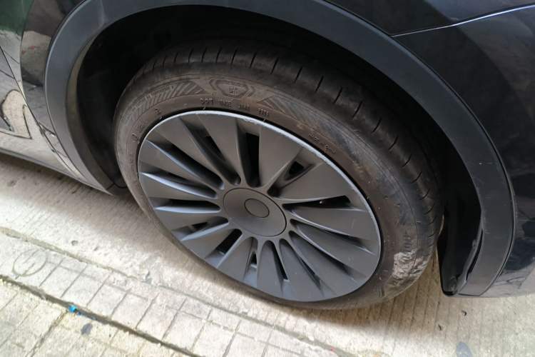 Used Tesla Model Y 2024 Rear-Wheel-Drive Version Right Front Wheel Hub